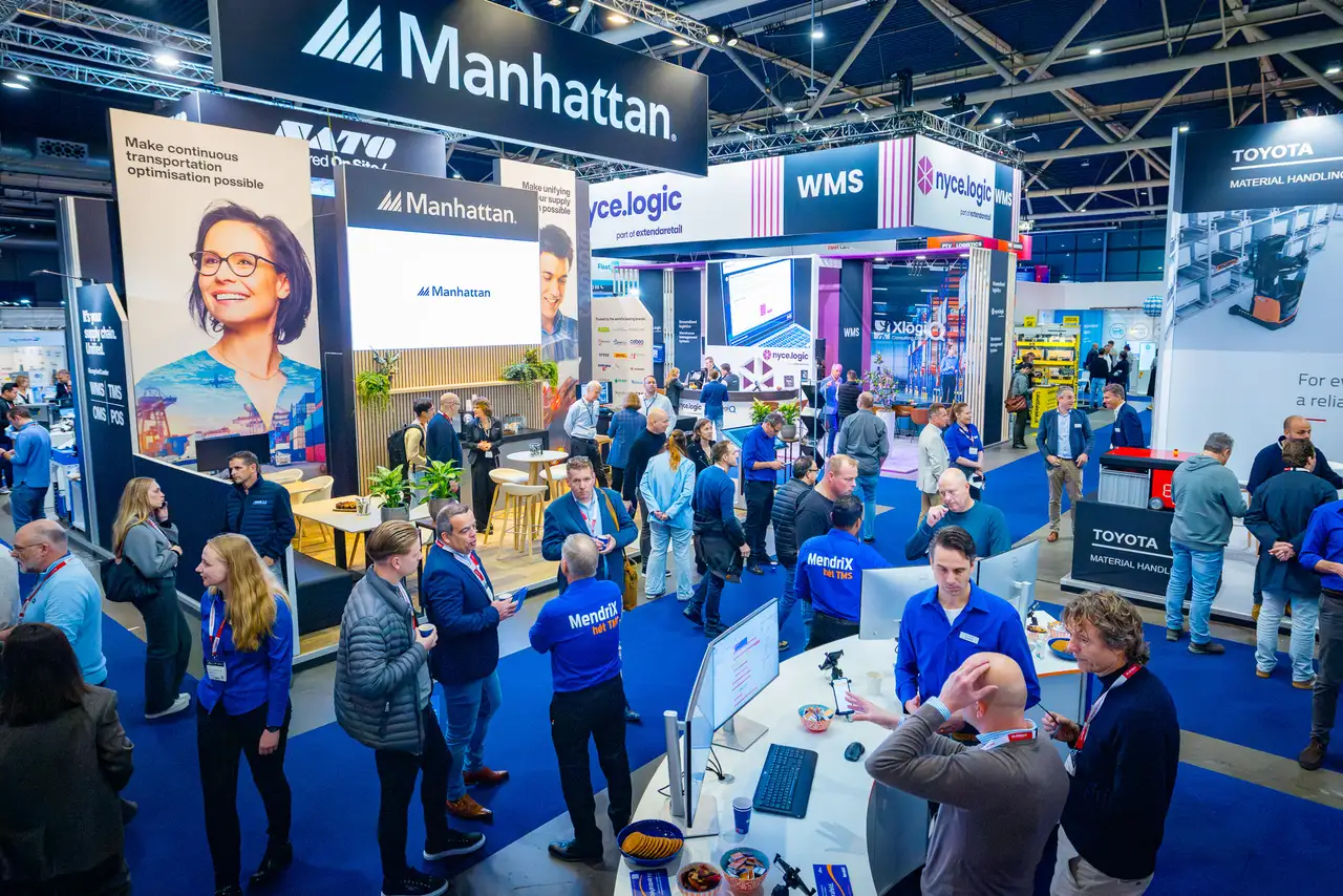 Exhibitors and visitors on the ICT&Logistiek show floor at Jaarbeurs Utrecht